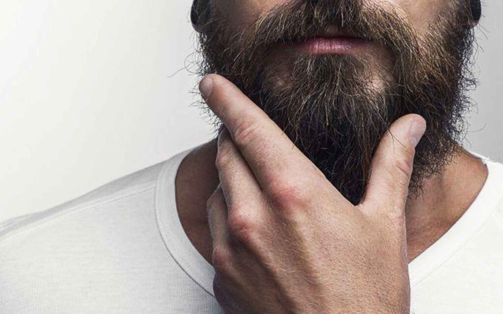 Tenere la barba pulita