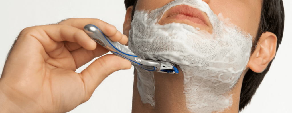Come radersi con la pelle sensibile